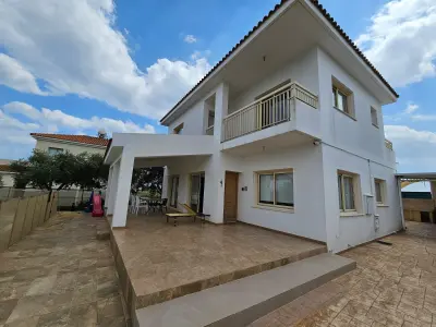 4 Bedroom Villa in paralimni photo 3