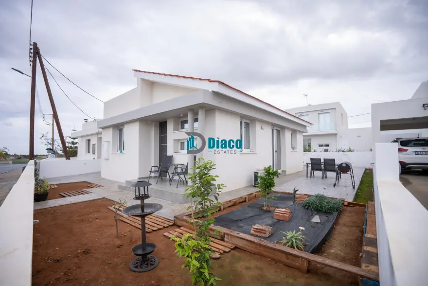 Bungalow For Sale in Frenaros Area photo 1