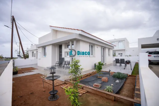 Bungalow For Sale in Frenaros Area