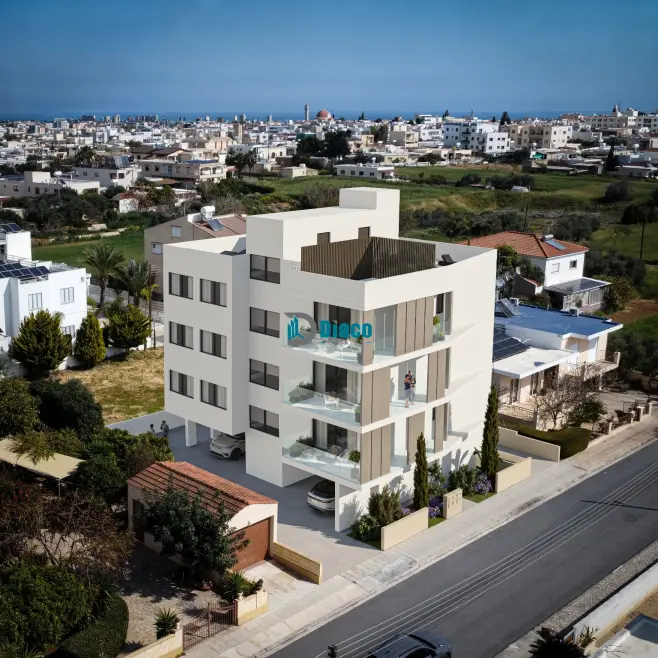 Top Floor Two Bedroom Apartment With Private Roof Garden photo 1