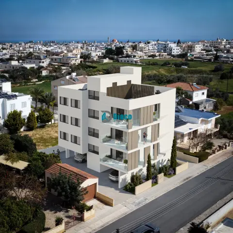 Top Floor Two Bedroom Apartment With Private Roof Garden