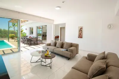 Stunning Three Bedroom Villa with Panoramic Views photo 3