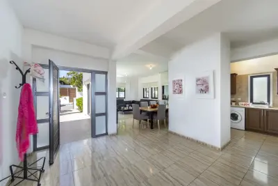 4 Bedroom VIlla Near Konnos Bay photo 2