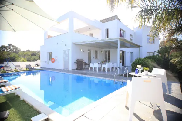 Amazing Location Five Bedroom Villa in Protaras