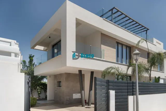 Three Bedroom Villa Close to Marina in Ayia Triada